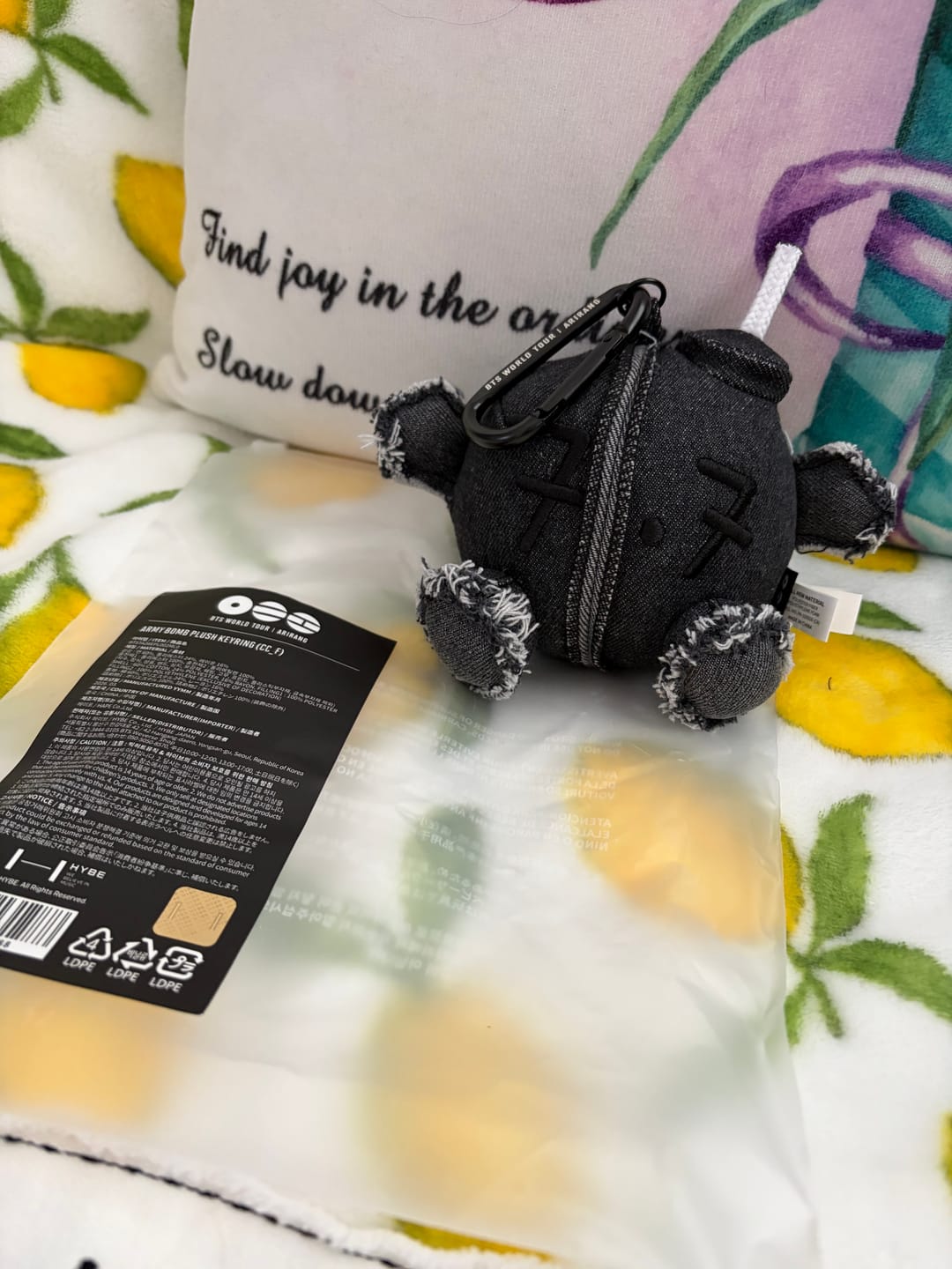Customer photo review of BTS - ARIRANG WORLD TOUR OFFICIAL MD ARMY BOMB PLUSH KEYRING