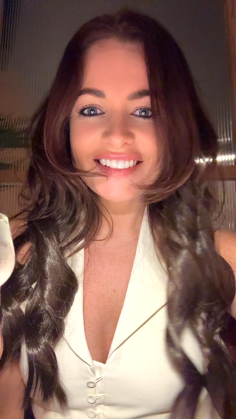 Customer photo review of Stranded 20" One Piece Wand Wave Clip-in Hair Extension - Colour #5 Caramel Cosmos