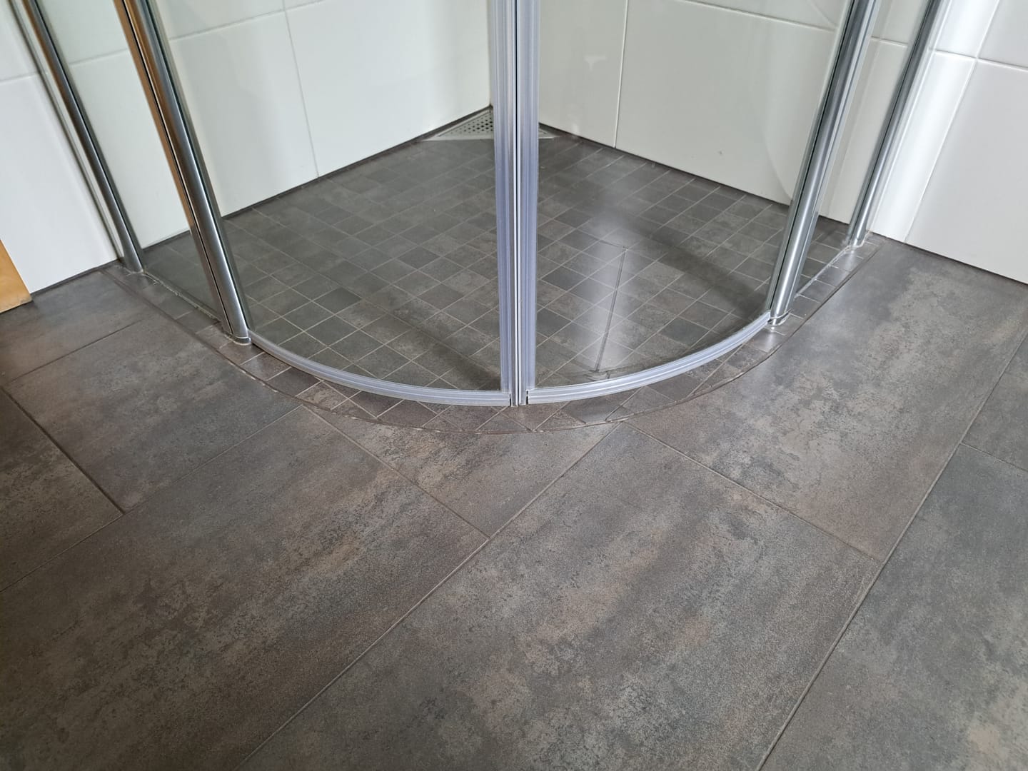 Customer photo review of Duschdichtung Wasserabweiser für Bodenseite - 1m - gebogen DU01-C