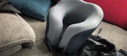 Customer photo review of Oreiller de Voyage Mémoire de Forme Capuche