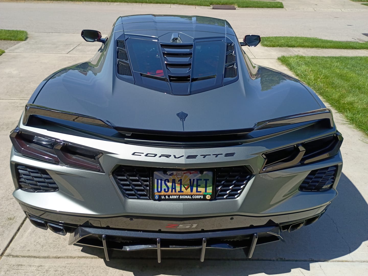 Customer photo review of Corvette C8 | ZR1 Style CARBON FLASH Rear Window Vent Louver Cover