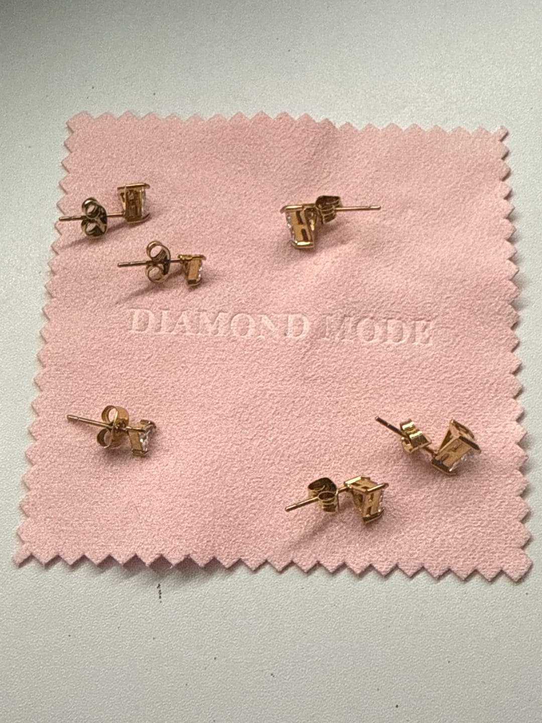 Customer photo review of Triangle Ohrstecker Set | 18K vergoldet
