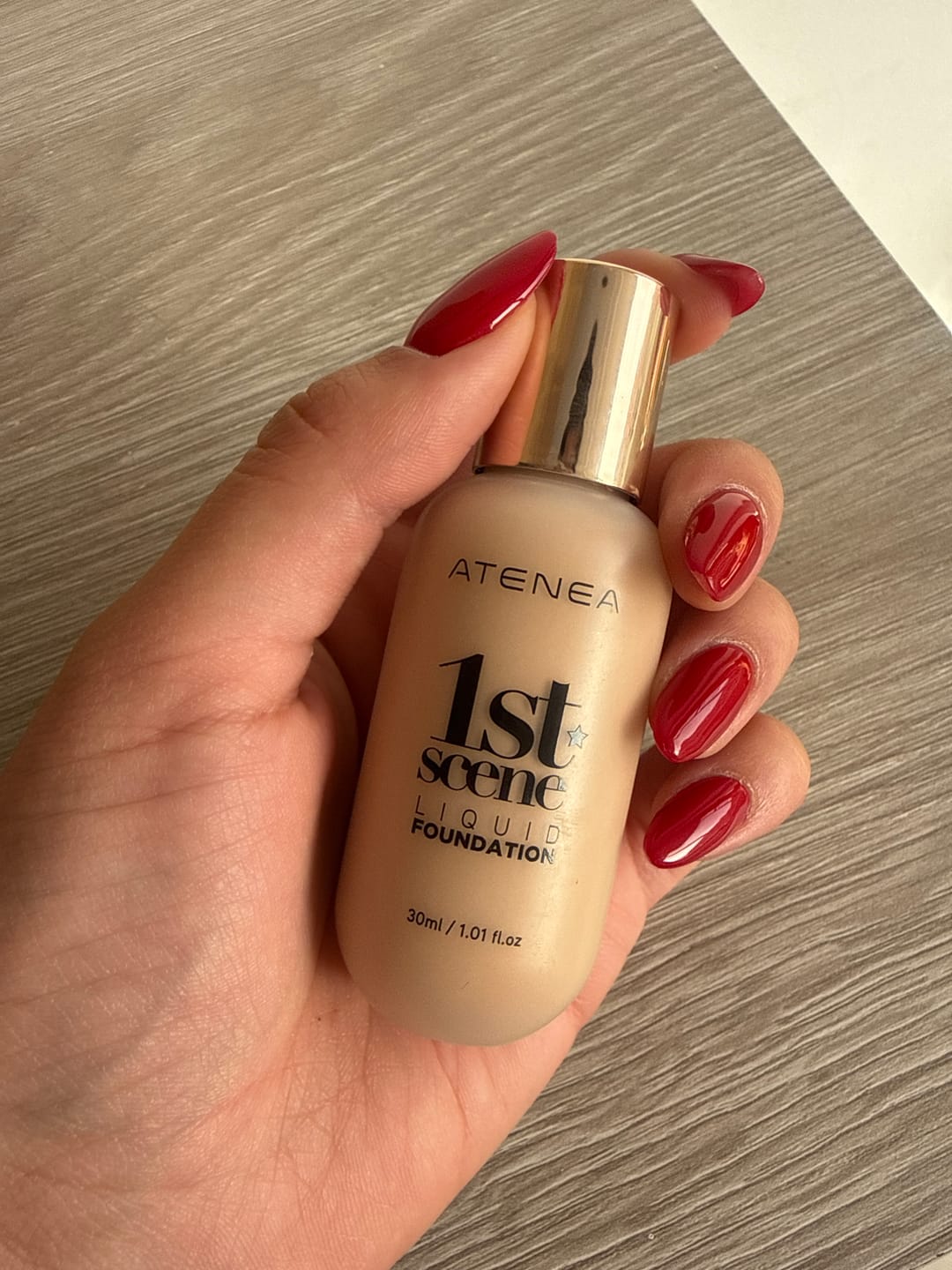 Customer photo review of BASE DE MAQUILLAJE LÍQUIDA 1ST SCENE