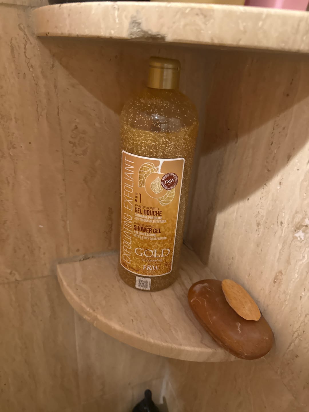 Customer photo review of Gold :1 Exfoliating Shower Gel Scrub 940ml