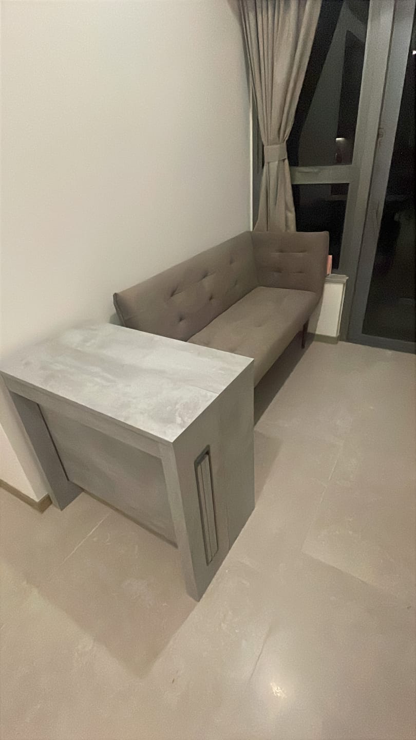 Customer photo review of Milano 意大利伸縮餐檯：由 44cm 變 186cm，只需 10 秒 | 獨家「無中腳」設計，釋放雙腳空間。平時是玄關櫃，朋友聚會變 8 人檯。