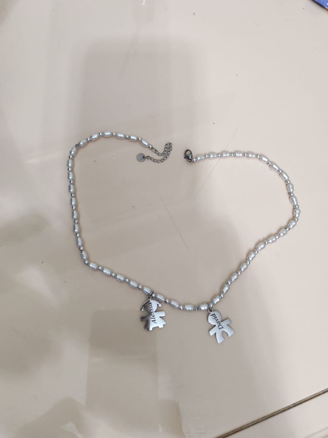 Customer photo review of Girocollo Family In Perle con ciondoli Bimbo Personalizzati