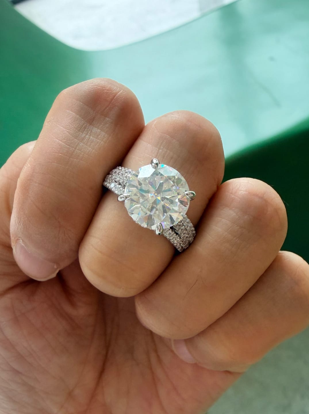 Customer photo review of S925 Moissanite 4.0 Carat Round Cut White Gold Engagement Ring Travel Ring For Women