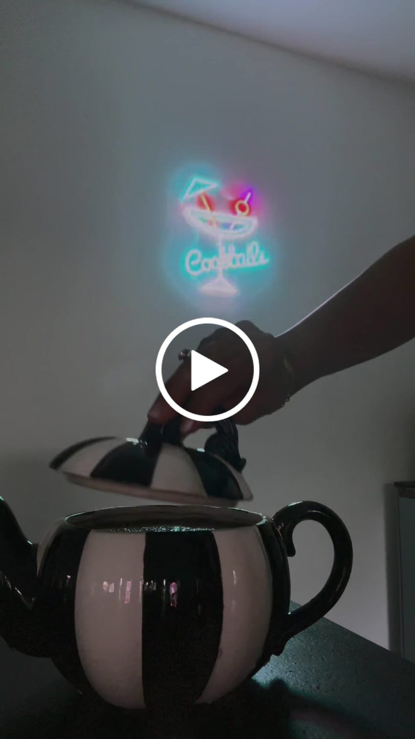 Customer video review of Gestreifte Kürbis Teekanne – Schwarz-weißes Spooky Design