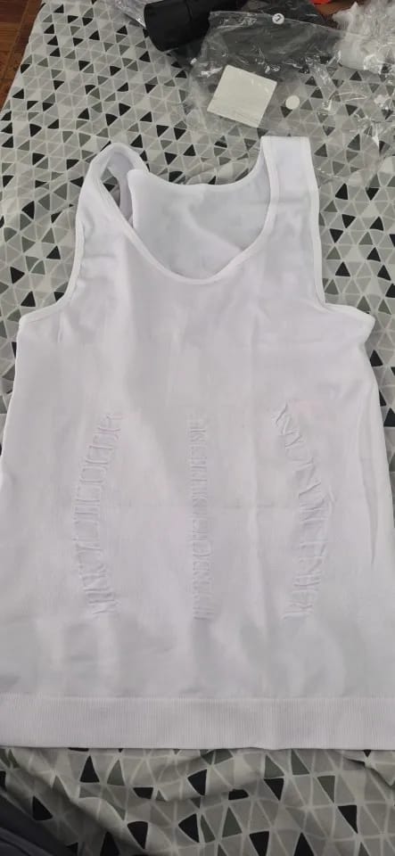 Customer photo review of BaseFit Tank | הגופייה שמזכירה לגוף שלך להתיישר, בלי מאמץ