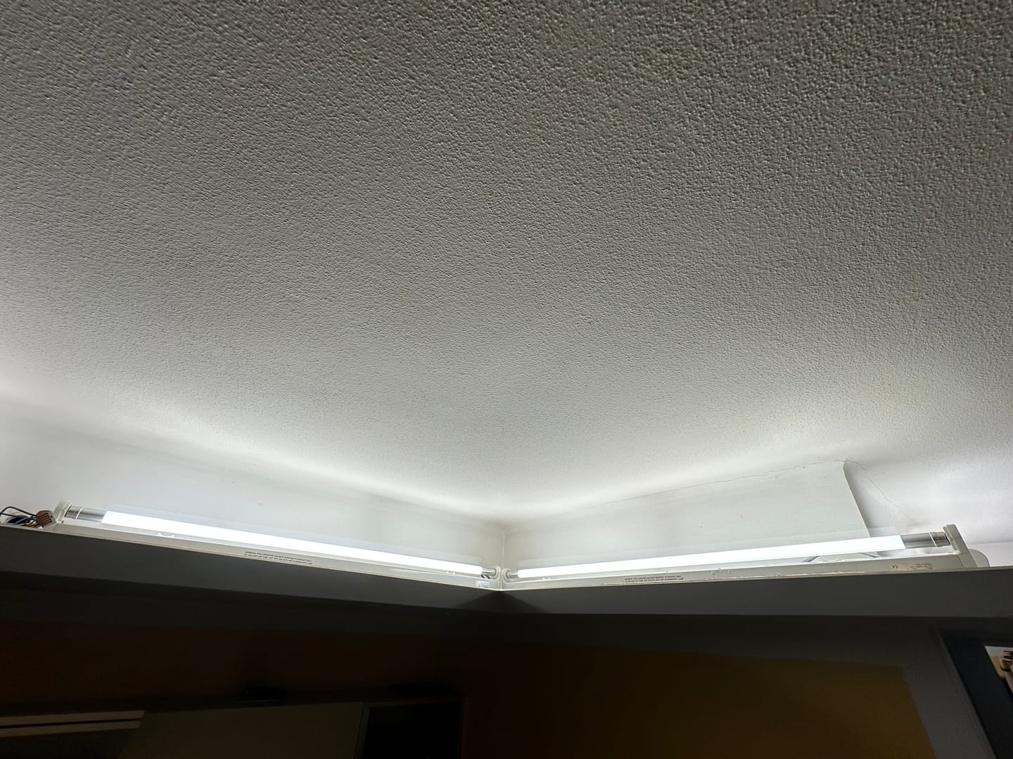 Customer photo review of OSRAM LED Röhre TUBE T8 EM ENERGY EFFICIENCY CLASS A 120cm 10W 840, 2100 lm, 4000 K, Kaltweiß