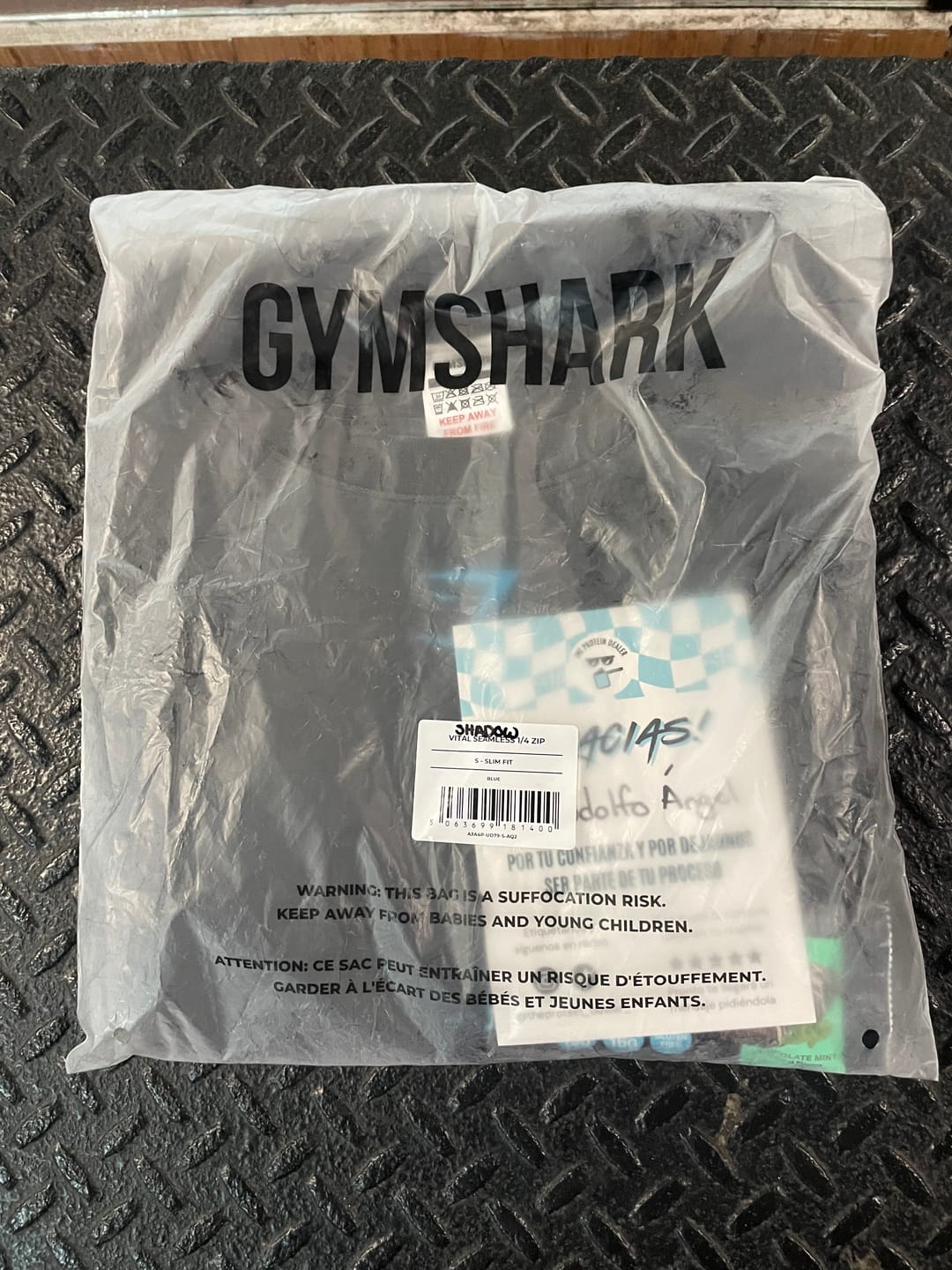Customer photo review of SHADOW SEAMLESS TSHIRT