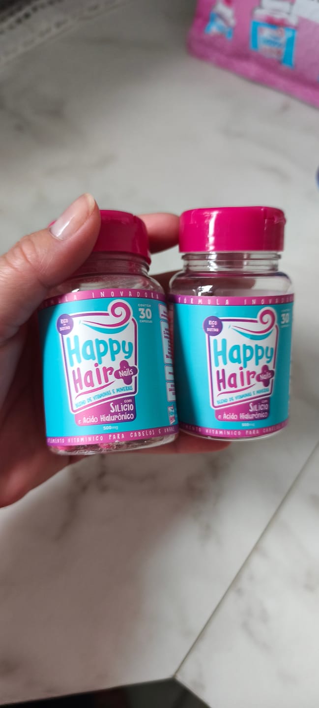 Customer photo review of Happy Hair 2 Potes + 1 Melatonina Grátis + 1 Colágeno Grátis