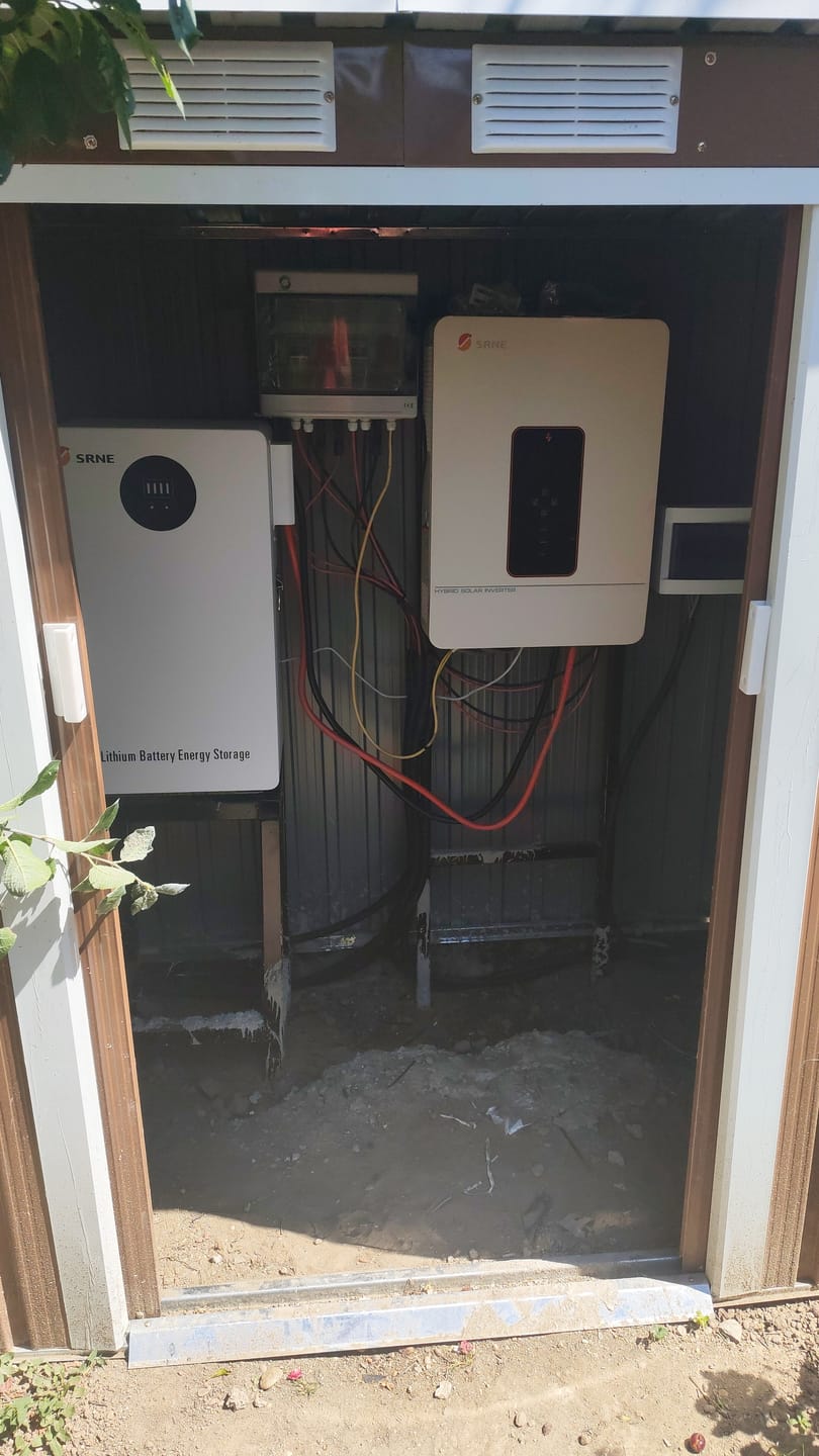 Customer photo review of Kit panouri fotovoltaice cu invertor 10kW 20 panouri si acumulator Lifepo4