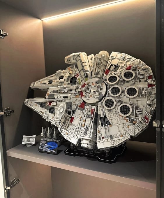 Customer photo review of LEGO Star Wars Millennium Falcon (75192) - RESELL
