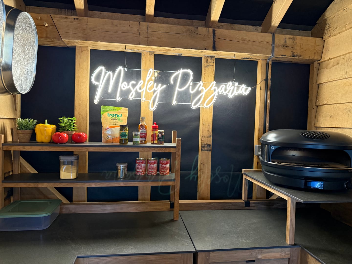 Customer photo review of Custom Neon: Moseley Pizzari...