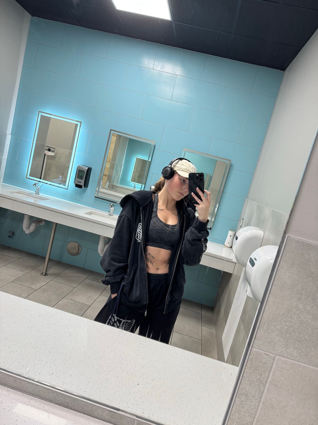 Customer photo review of 5138 - AOT©  x YLA Zip-Up Hoodies