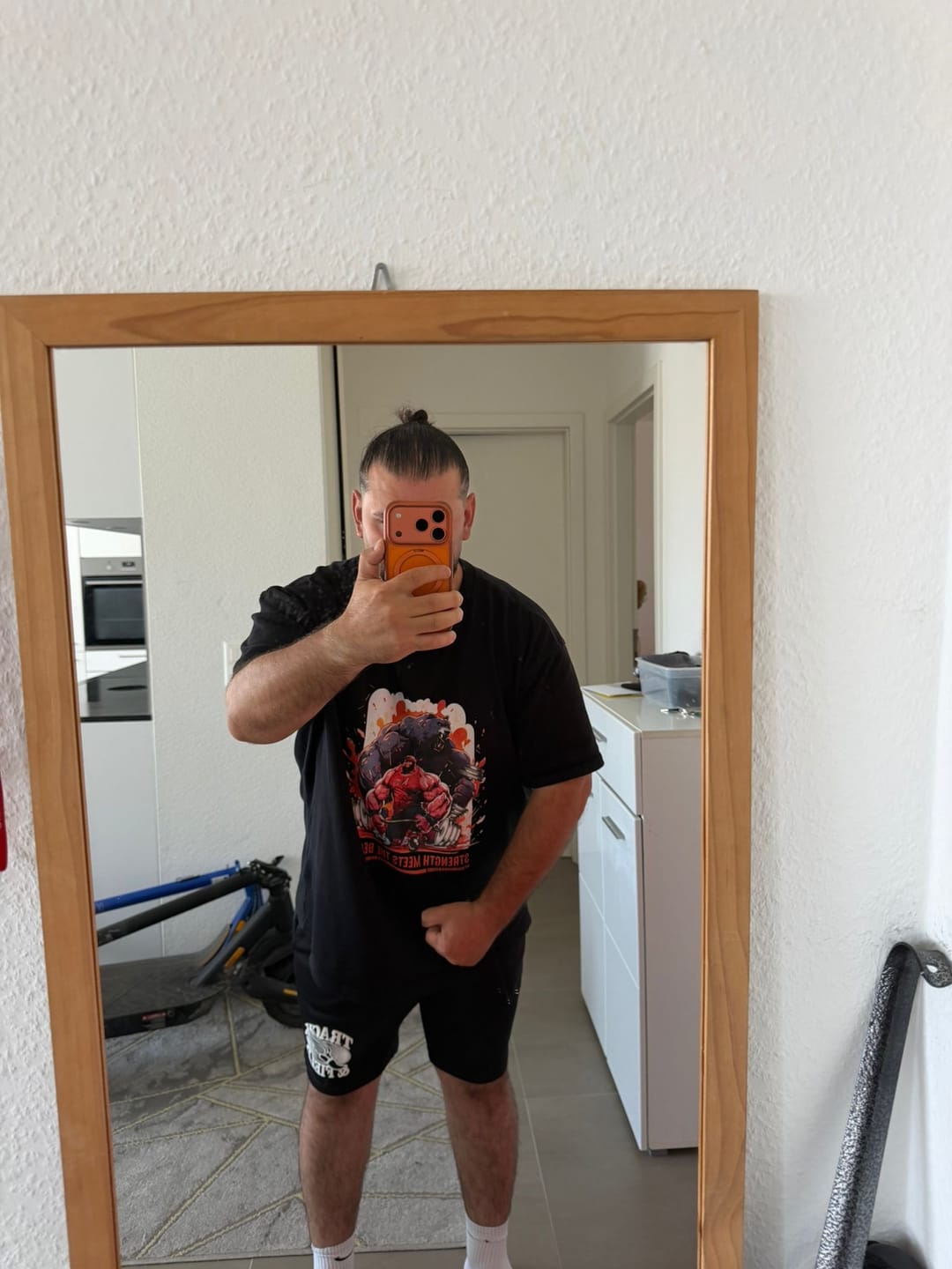 Customer photo review of STRENGHT MEETS THE BEAST Oversized Shirt (Backprint) - Unisex