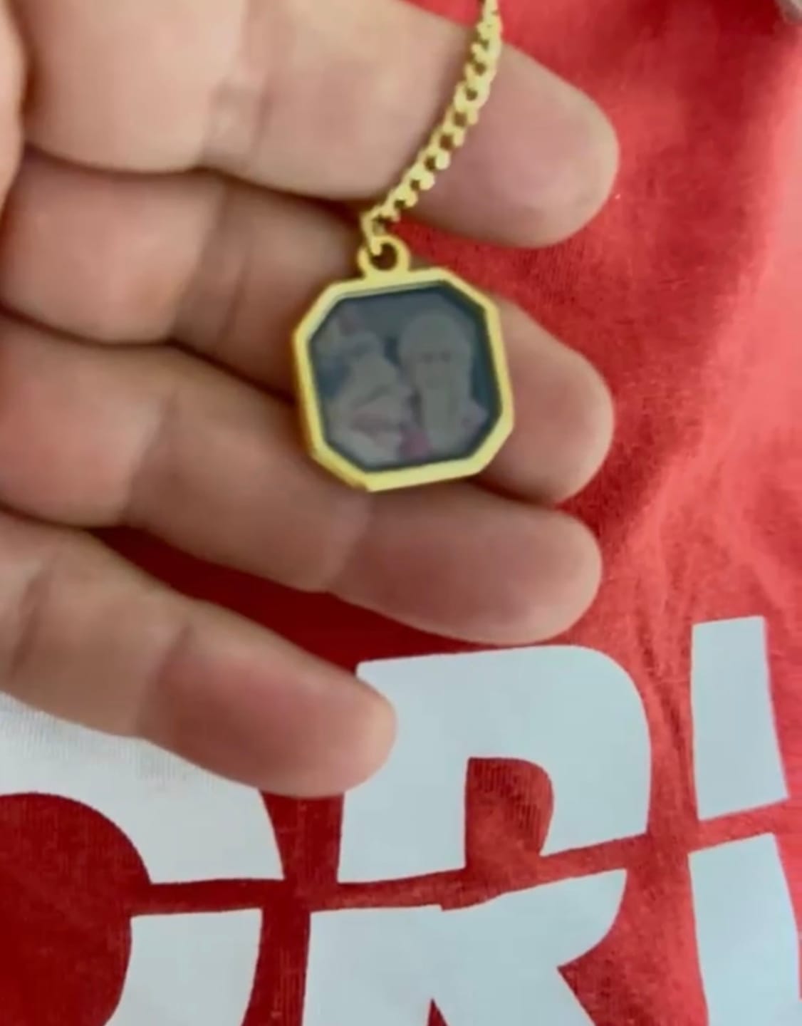 Customer photo review of Collana personalizzata con foto segreta