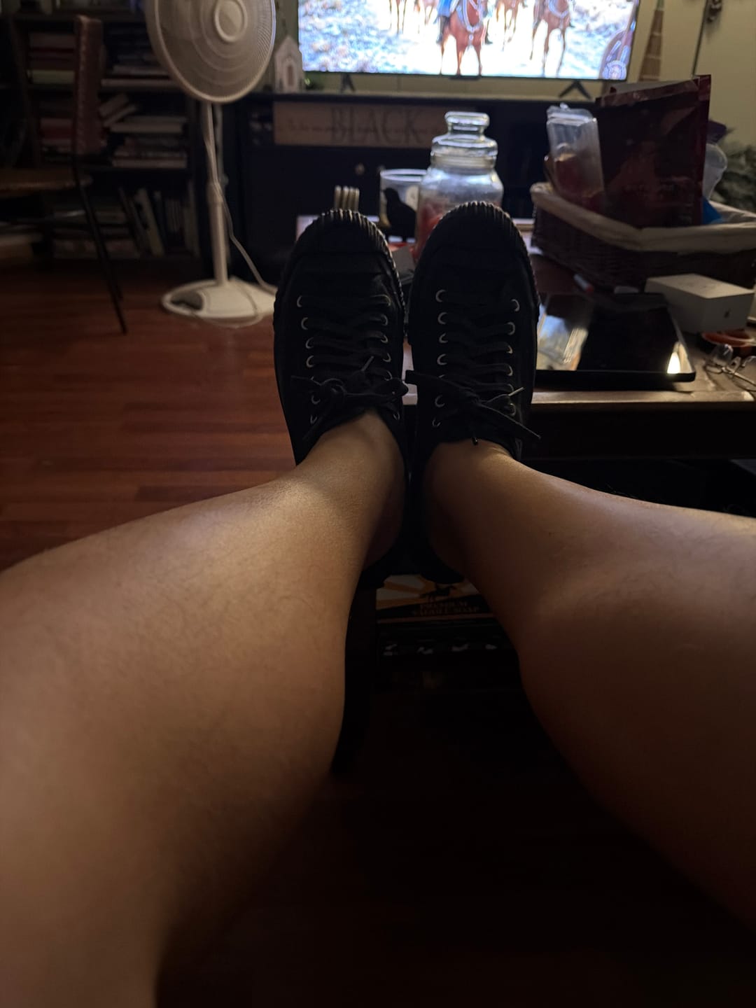Customer photo review of Grounder Low-Top Black/Gum