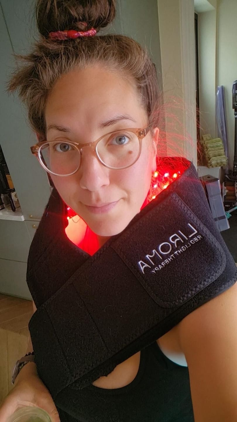 Customer photo review of SHIELD Rugband (Roodlichttherapie) – Ideaal voor thuis