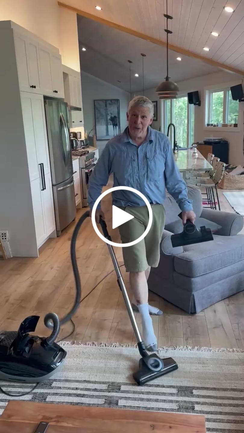 Customer video review of Miele Guard M1 Cat and Dog Vacuum Cleaner - Obsidian Black