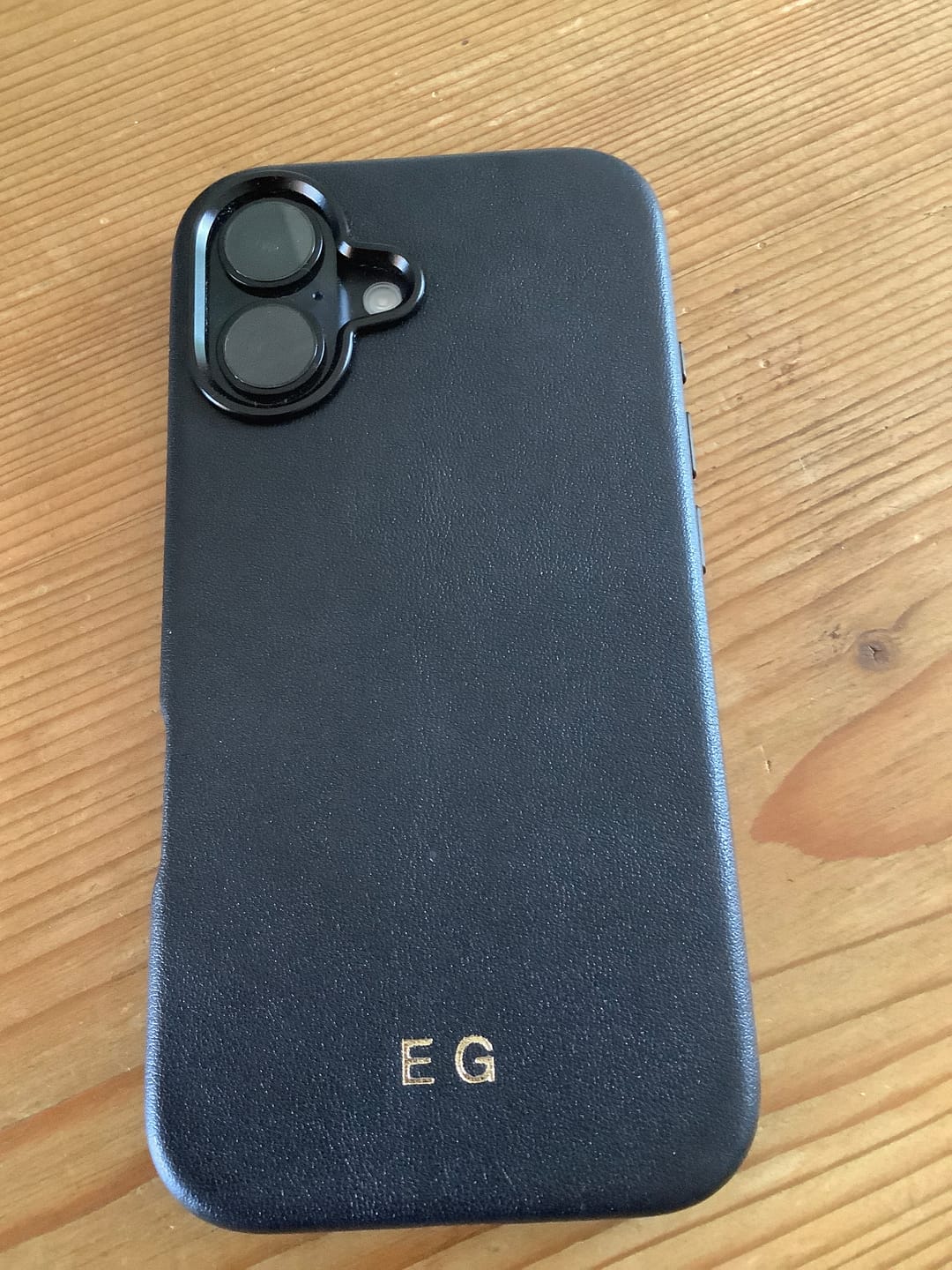 Customer photo review of iPhone 16 Leather Case - MagSafe - Obsidian Black