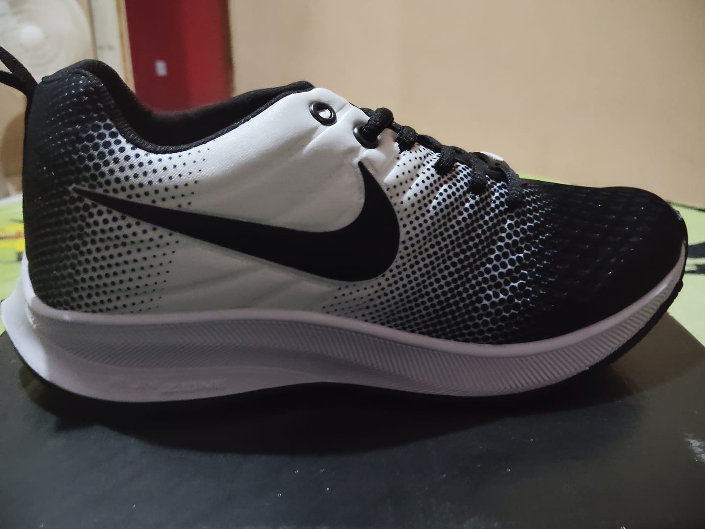 Customer photo review of Tenis 012 Negro Blanco Negro