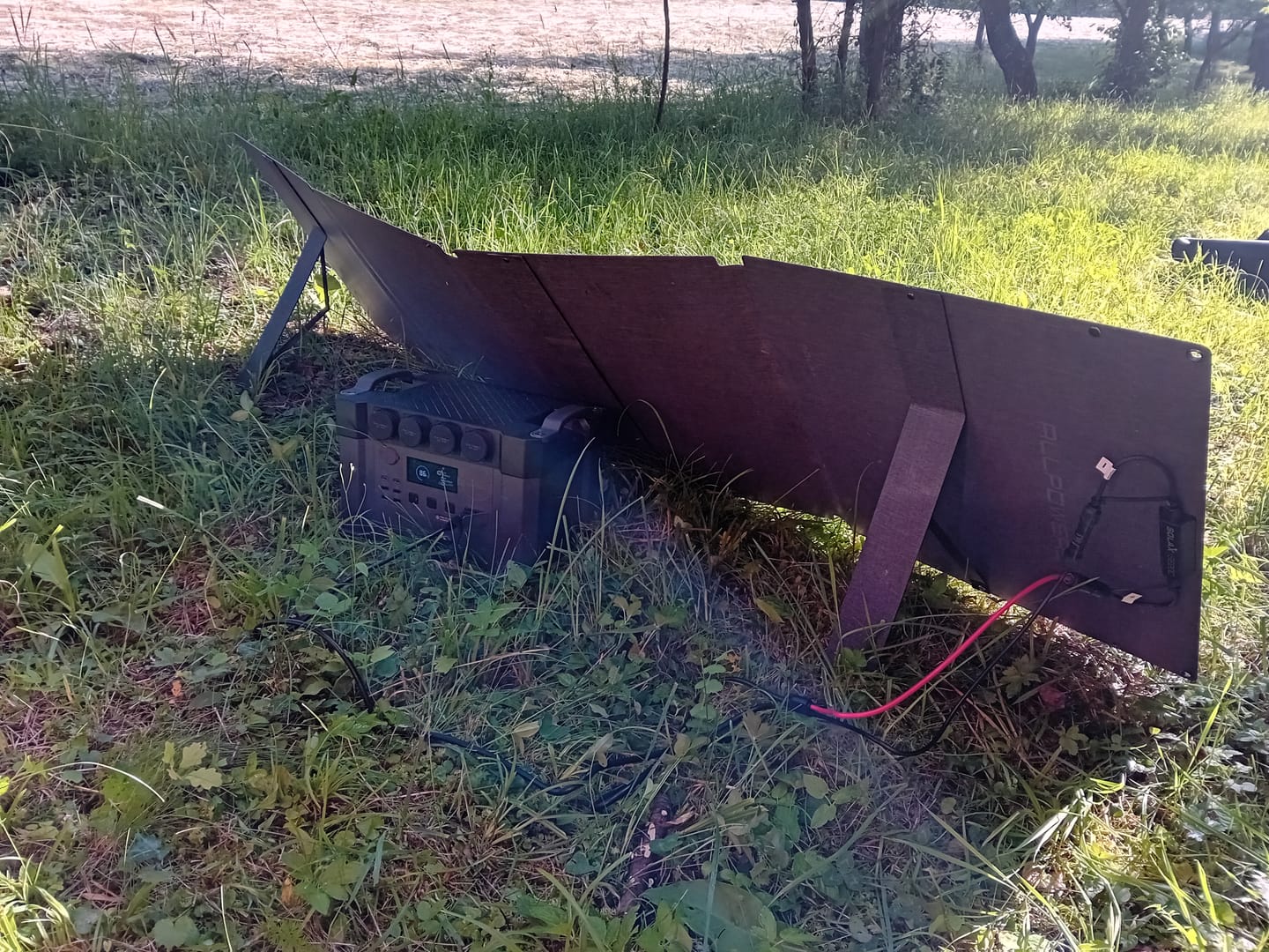 Customer photo review of ALLPOWERS Solar Generator Kit 2400W (S2000 Pro+SOLAX SE200 200W Solar Panel)
