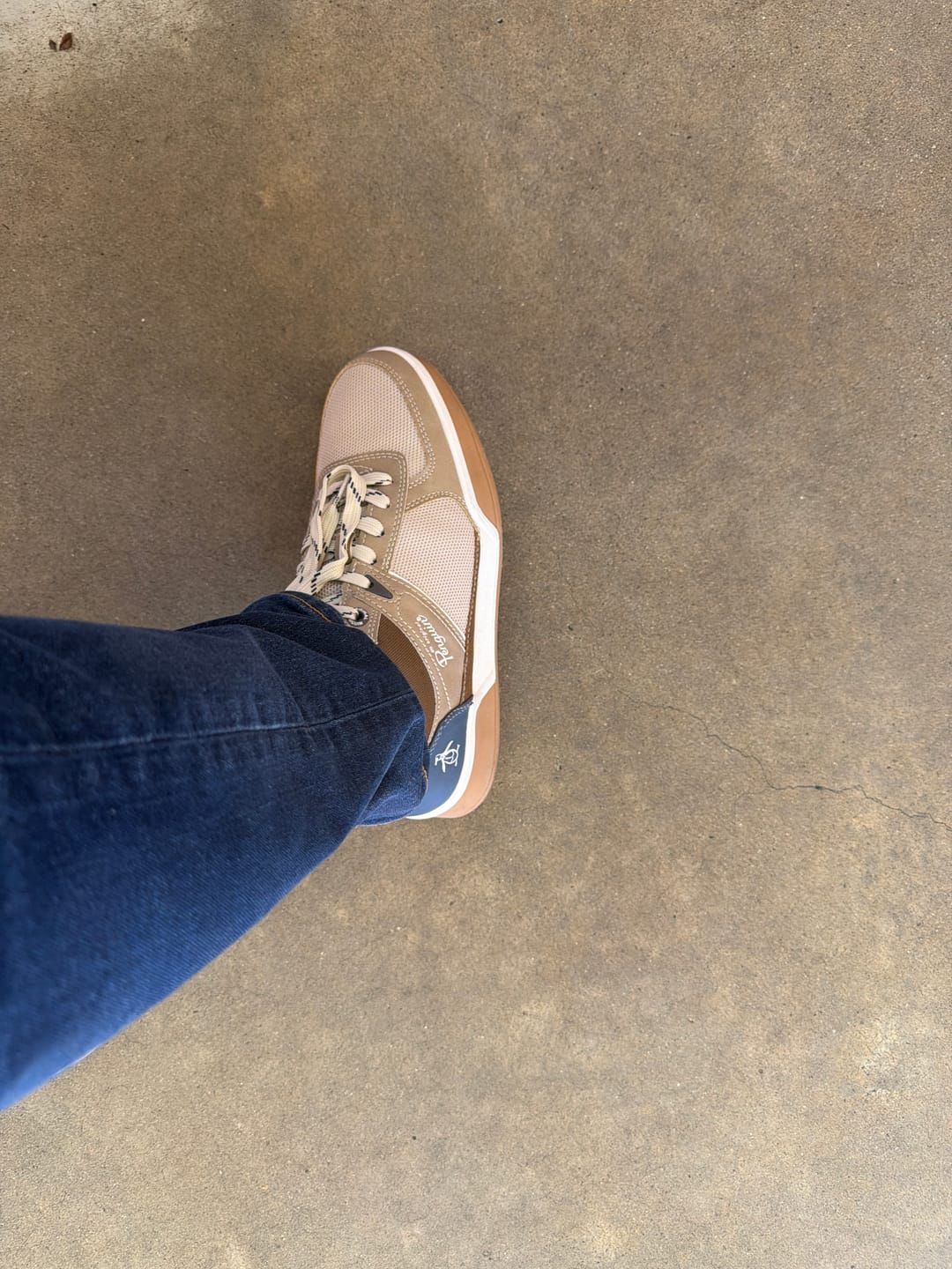 Customer photo review of Tenis Style Hank Khaki