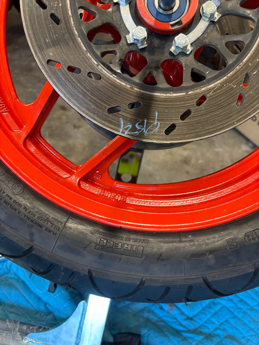 Customer photo review of Rabaconda Street Bike Tire Changer