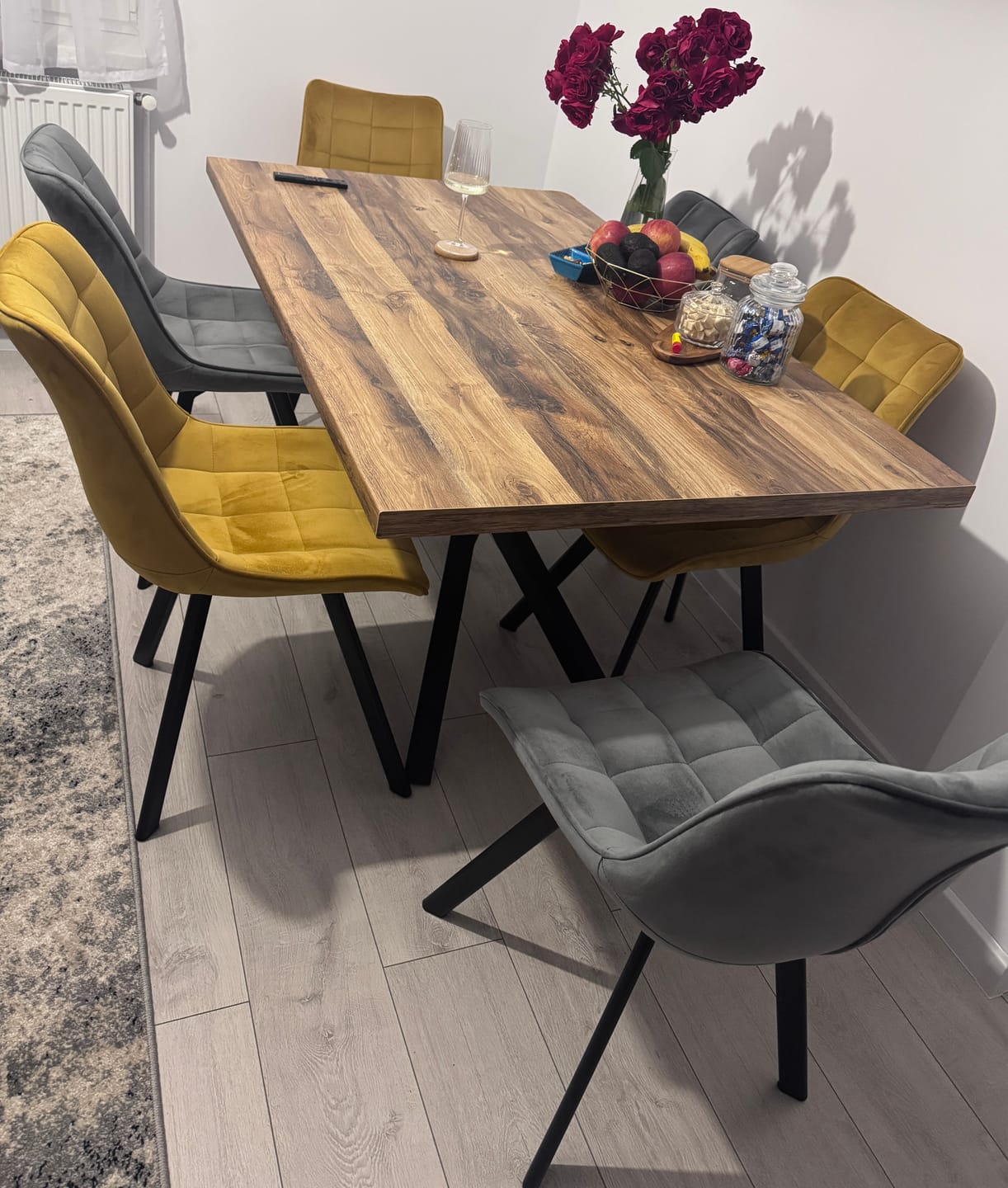 Customer photo review of Scaun K332, galben mustar/negru, stofa catifelata/metal, 46X61X84 CM
