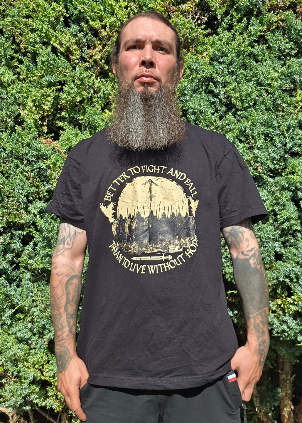 Customer photo review of Wikinger Premiumshirt Frontprint  Better to Fight and Fall.