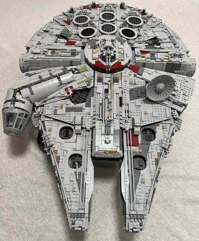 Customer photo review of LEGO Star Wars Millennium Falcon (75192) - RESELL