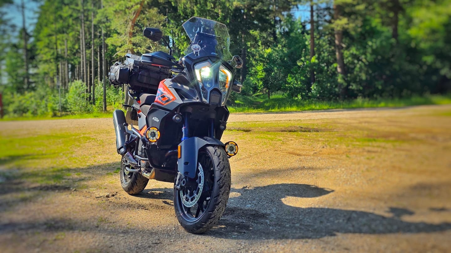 Customer photo review of MTL9 Motorcycle Lights  – The World’s Smartest Motorcycle Auxiliary Lighting System