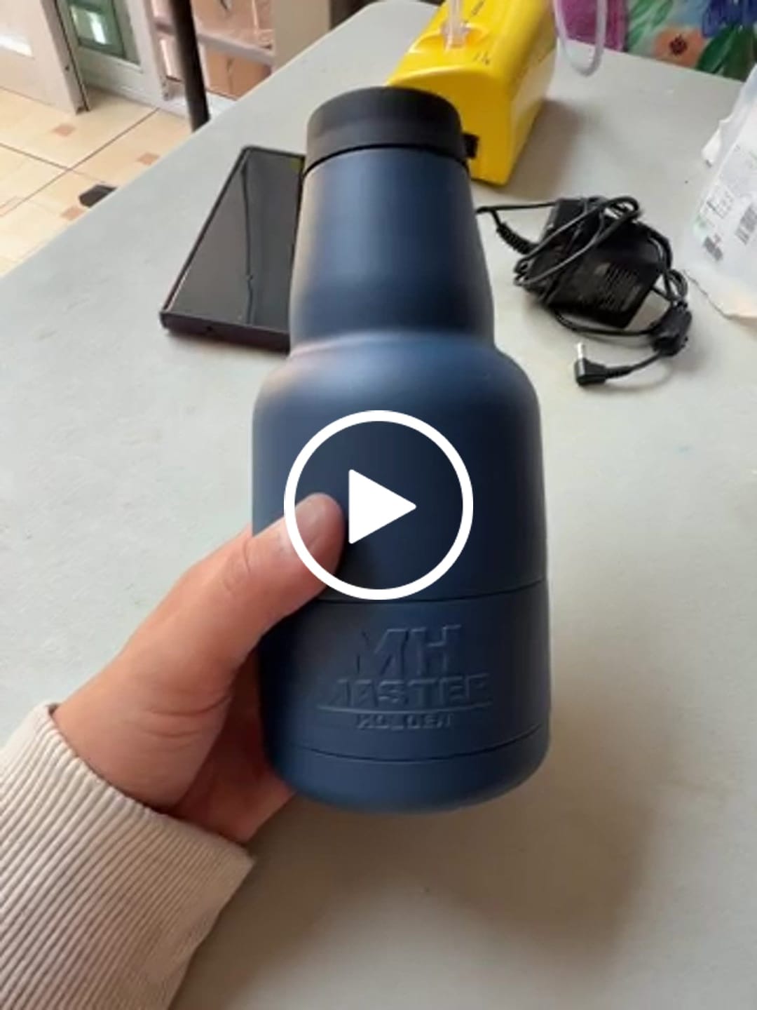 Customer video review of Master Holder 2 en 1  Porta Botella Modelo | 355 ml