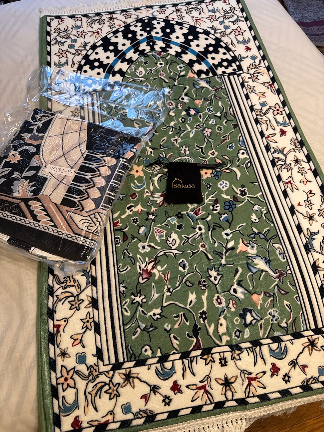 Customer photo review of Floral Kaaba  Padded Prayer Mat