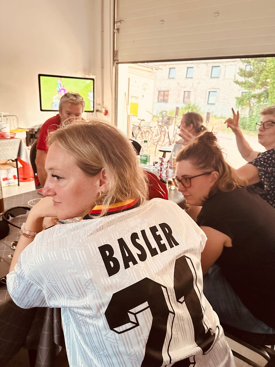 Customer photo review of Mario Basler Deutschland 1994 Weltmeisterschaft Retro Football Jersey Kit