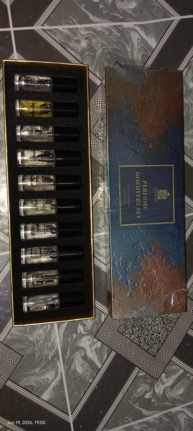 Customer photo review of Perfume Sample Discovery Set – 10 Mini Perfume Sprays (6ml Each)