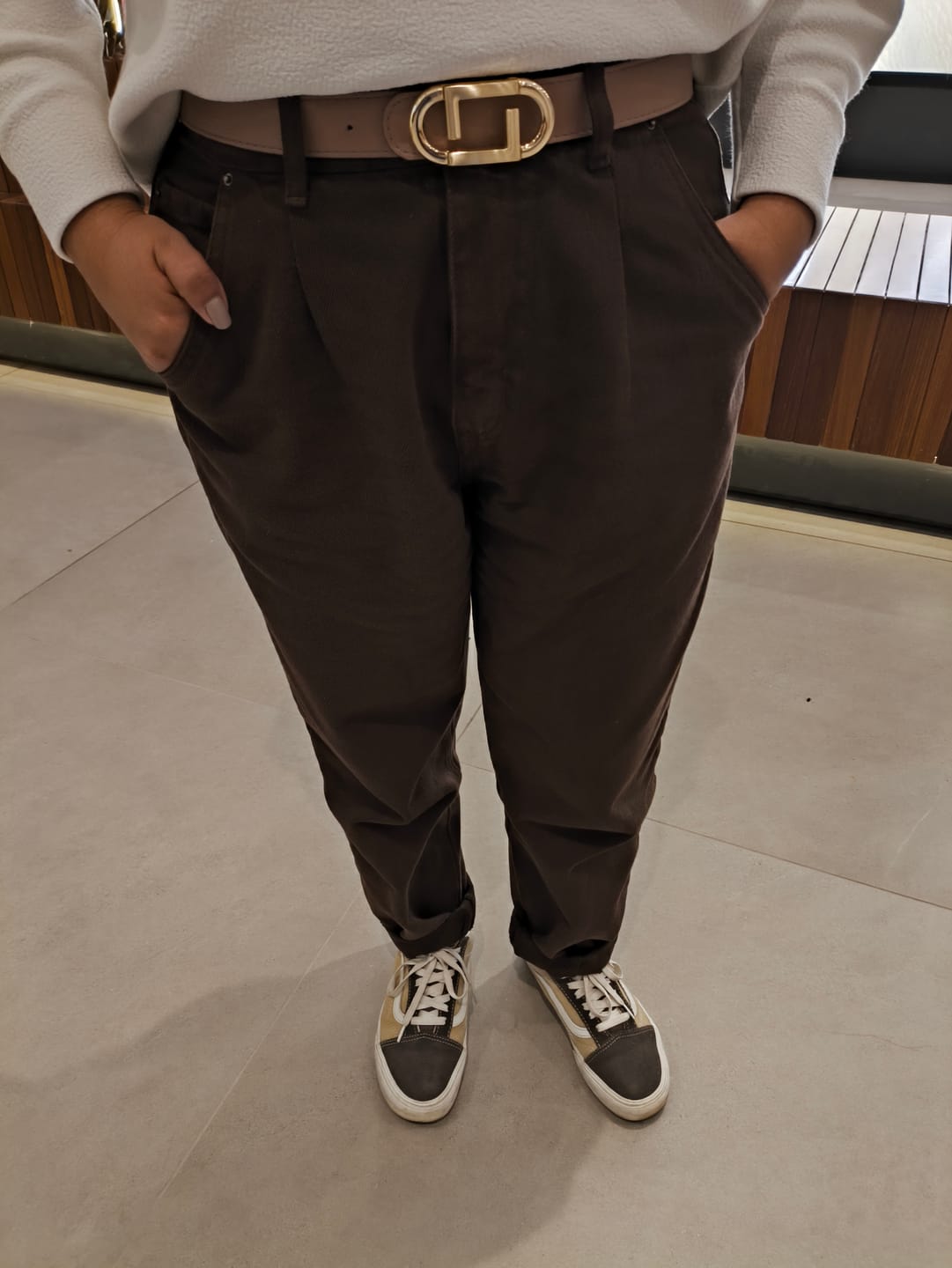 Customer photo review of Calça Jeans Slouchy Cacau Marrom Escuro