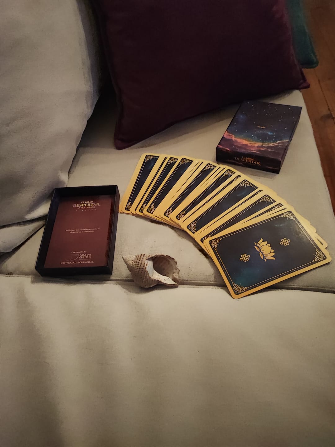 Customer photo review of El Gran Despertar: La Era Dorada ✨🌌💛 - Mazo Guía de 47 cartas