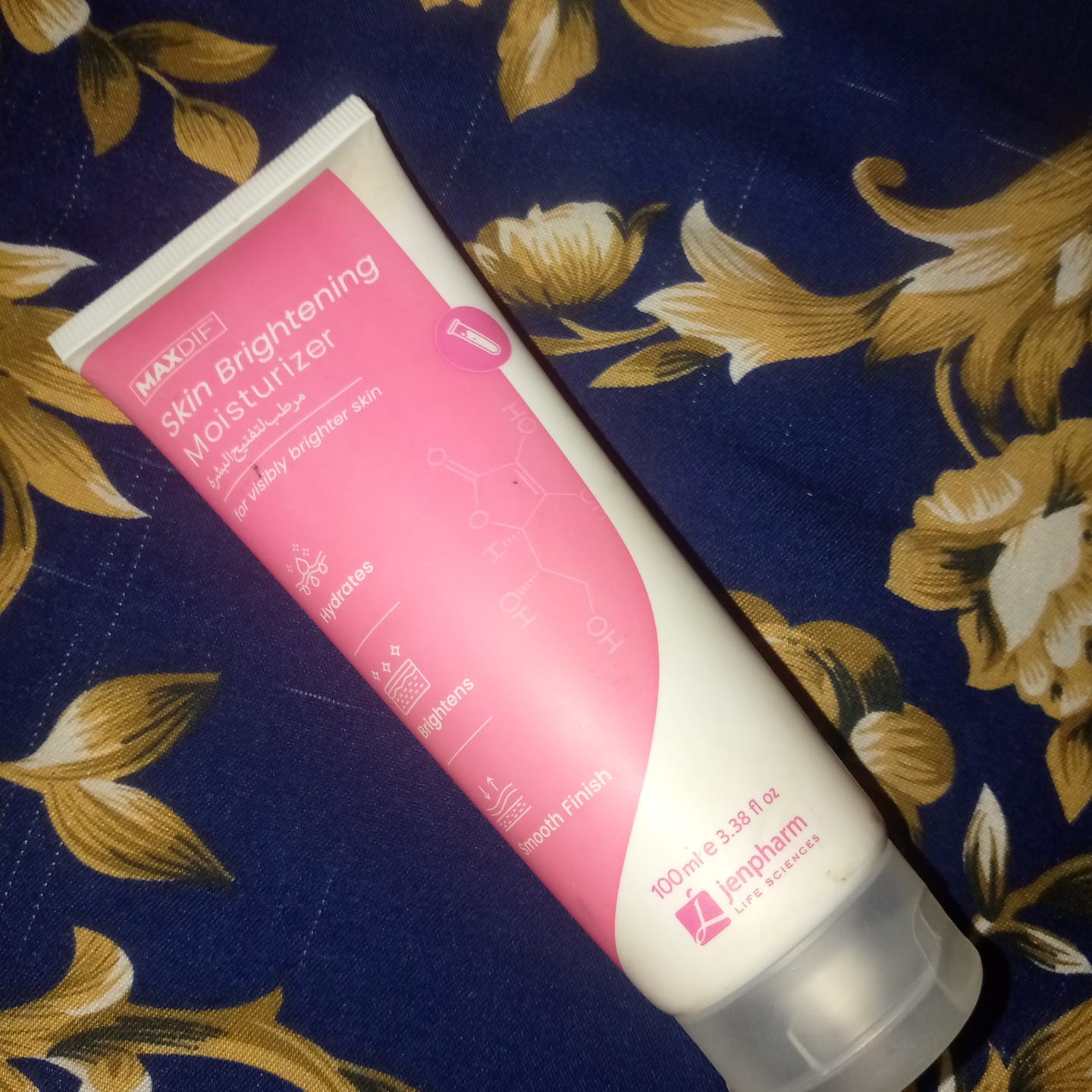 Customer photo review of Maxdif Brightening Moisturizer