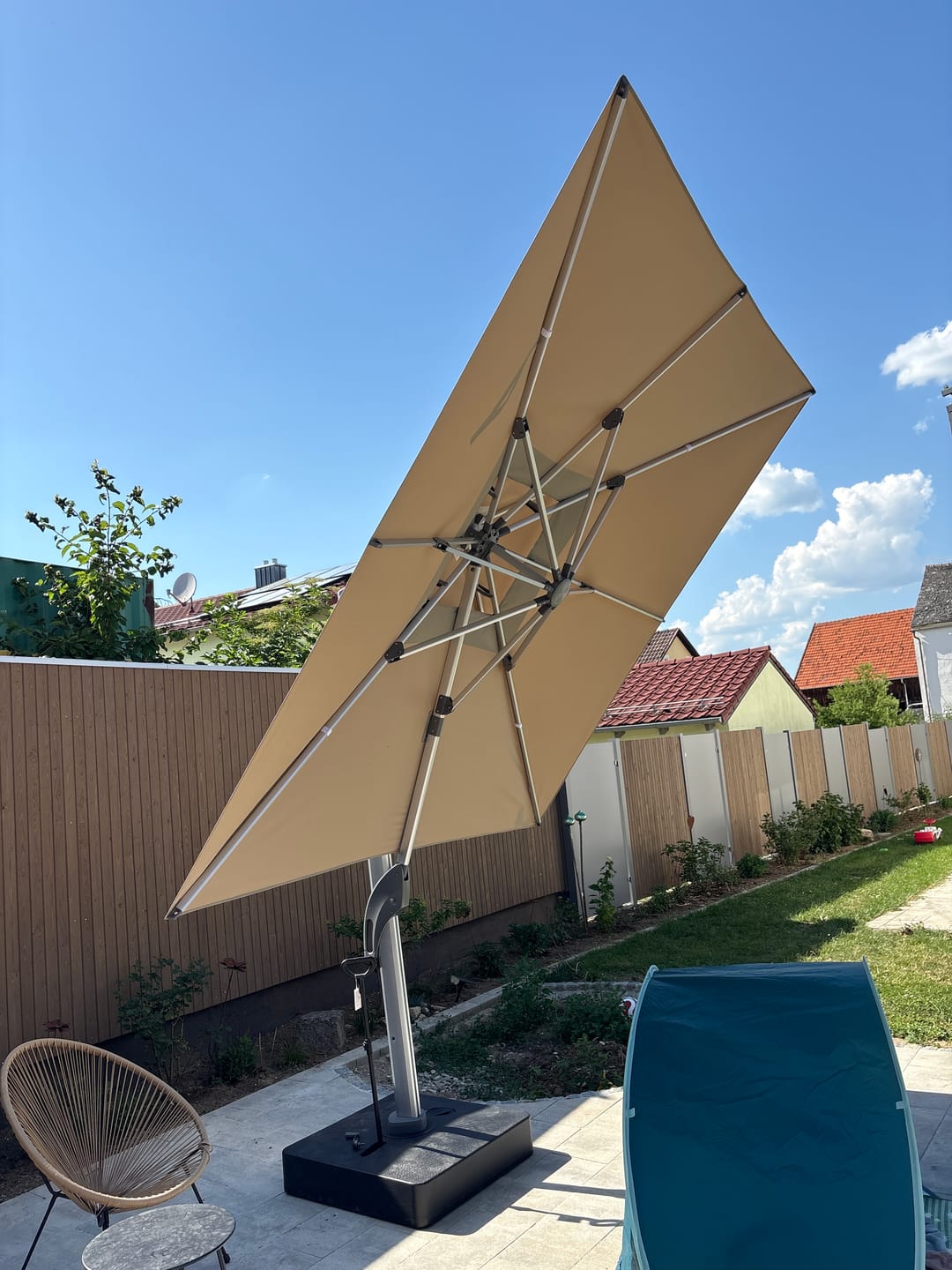 Customer photo review of Gartenzeit® Skyline 300, Ampelschirm 3x3m, Aluminiumgestell, UV80 Premiumstoff mit hoher Farbechtheit, Windstabil bis 78 km/h