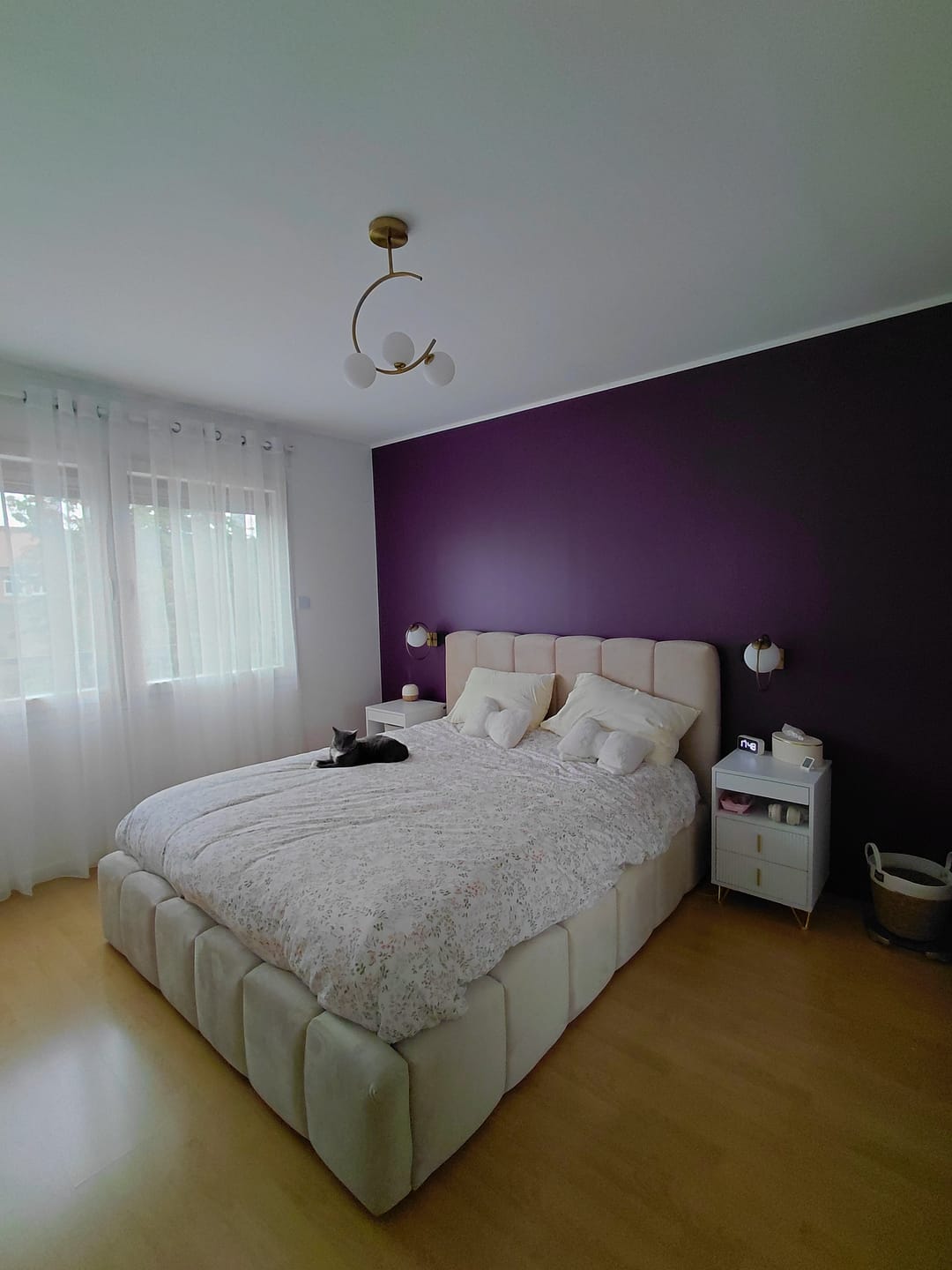 Customer photo review of Lit coffre design avec tête de lit matelassée - JADE