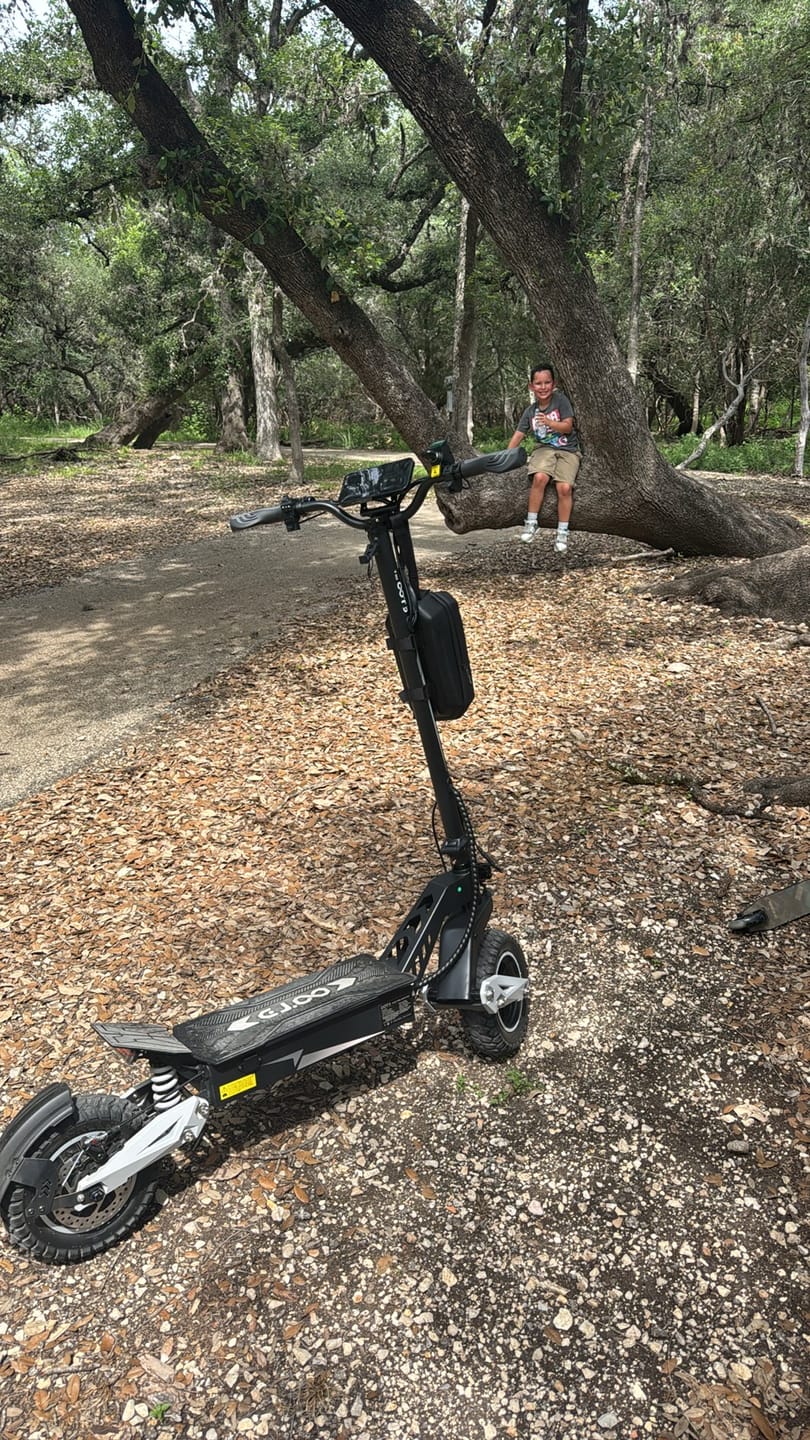 Customer photo review of OOTD T10 Electric Scooter | 865WH Power | 34Mph Max Speed