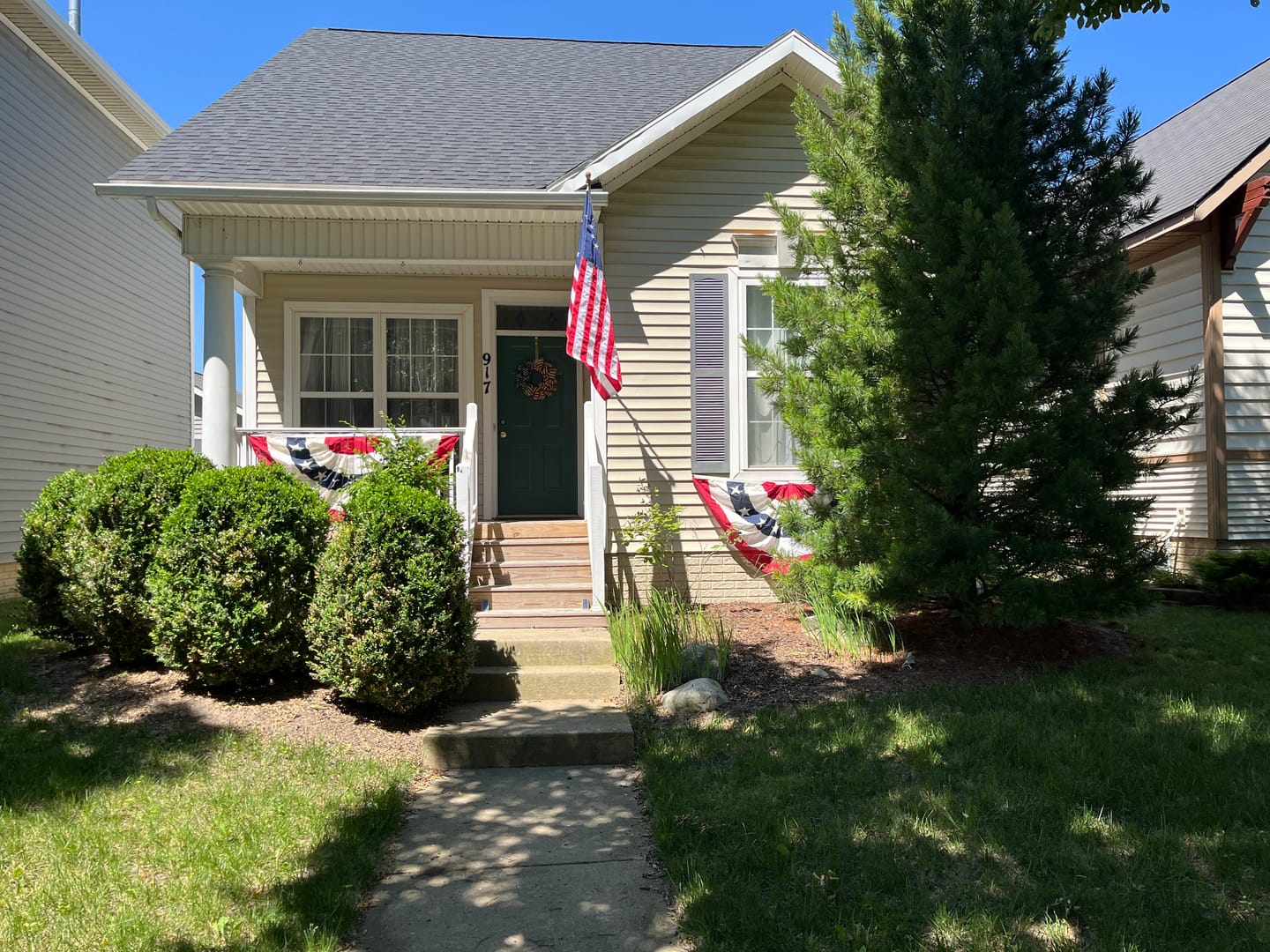 Customer photo review of 3' x 5' Betsy Ross Flag Set