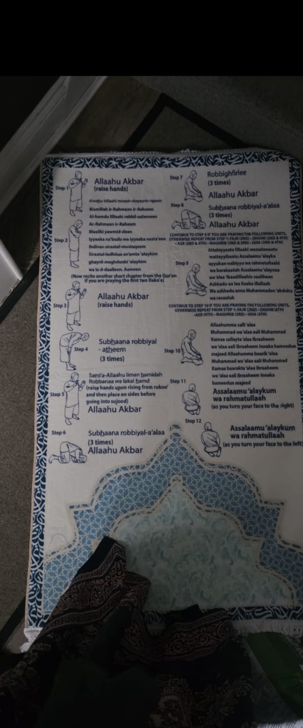 Customer photo review of Step-by-Step Phonetic Salah Padded Prayer Mat