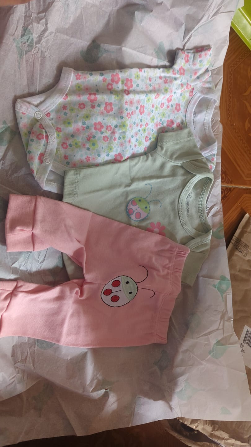 Customer photo review of Set 3 Piezas para Bebé Niña | Flores Delicadas