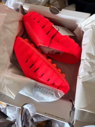 Avis photo d'un client sur Nike Mind 001 - Solar Red
