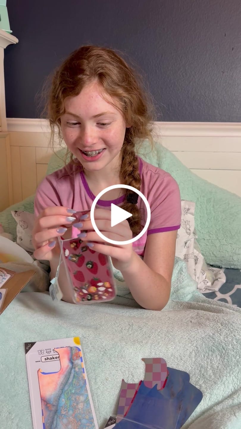 Customer video review of Shaker Case™ 💧 with Custom Charms (influencers)