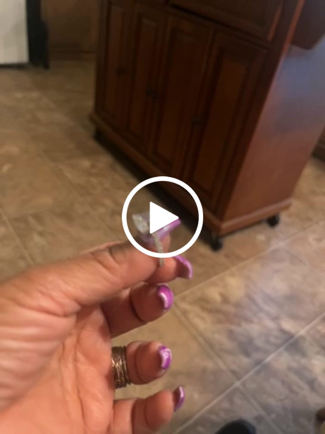 Customer video review of S925 Moissanite 4.5 Carat Emerald Cut Engagement Ring For Women